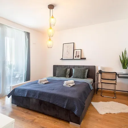 Апартаменты Downtown 2 18th Floor With Free Parking *